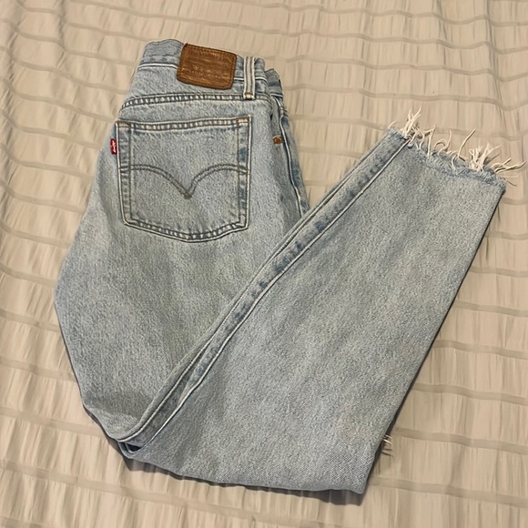 NEW levis light wash wedgie jean denim size 26 button fly distressed - Picture 2 of 3